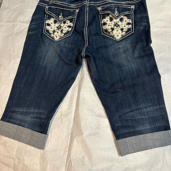 L.A. Idol Blue Ankle Cropped Jeans with Embroidered Detail - Picture 3 of 10